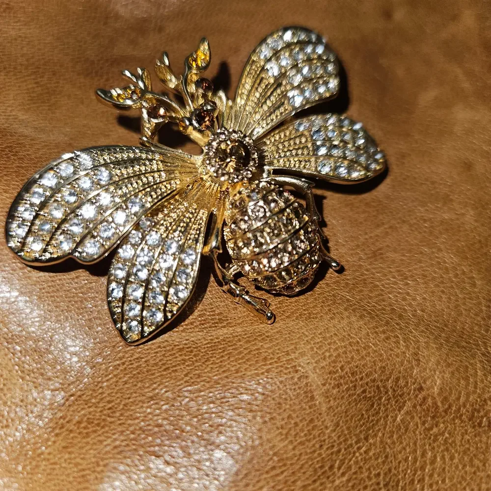 Rhinestone Studded Gold‎ Tone Bee Bug Brooch Pin Jewelry Embellished